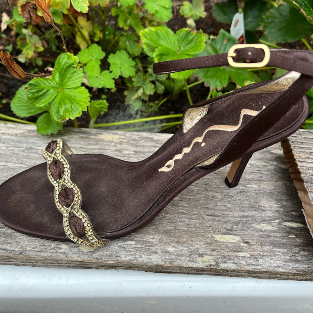 Nina Brand, in a beautiful chocolate brown color in perfect condition.